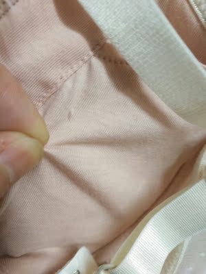 买了三套，红色这套最跟价格匹配的了，款式好看，穿上很聚拢，做工精细，料子也选用适当，穿着舒服，很满意，希望穿久也能舒适，不会勒胸哟，棒棒哒！物流很快，包装盒很高档，有好的产品继续捧场。