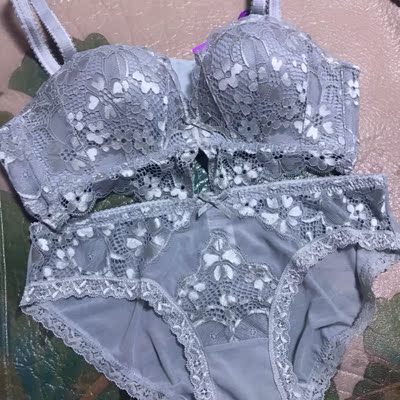 尺码合适!应该是标准尺码!款式好看!蕾丝的!对得起这个价位!个人很喜欢 尺码合适!应该是标准尺码!款式好看!蕾丝的!对得起这个价位!个人很喜欢