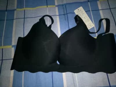 摸起来手感挺好的，滑滑的，