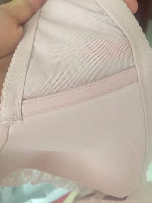 颜色要比图片上深一些,看我发的图片就知道了,搞活动价格比专柜便宜很多,和我姐在专柜买的一样,等待双十一活动在买一些 颜色要比图片上深一些,看我发的图片就知道了,搞活动价格比专柜便宜很多,和我姐在专柜买的一样,等待双十一活动在买一些