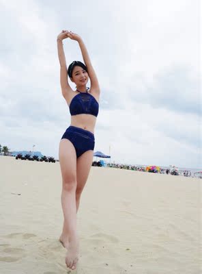 蕾丝设计很性感,这个颜色超显肤色白皙,除了没有胸其他都很好。哈哈!泳裤刚好可以遮小肚子,挂脖的上衣插肩显瘦!反正就是好美好美,看图就知道。 蕾丝设计很性感,这个颜色超显肤色白皙,除了没有胸其他都很好。哈哈!泳裤刚好可以遮小肚子,挂脖的上衣插肩显瘦!反正就是好美好美,看图就知道。