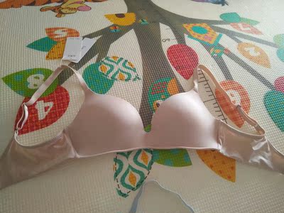 看着像个地摊货，穿着还行