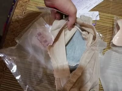 穿着很舒服，刺绣的花型也很漂亮，最主要是不像那种窄肩带会有红印这款穿着肩带舒适不勒，以上评价完毕，顺便感谢下万能的淘宝，平常周围买不到的小东西，动动小指头一搜，天南地北，古今中外，应有尽有，价格还实惠，感谢网络让生活更便捷^__^还送了胸垫，值得购买