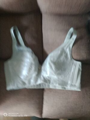 内衣颜色跟我想象中一样无色差,颜色靓丽是我喜欢的、蕾丝面料手感很好、舒适柔软有光泽、做工也很精致哦。还有店家活动很给力啊,真的是物美价廉!无钢圈的没有束缚感穿起来很舒服,不会闷热,很透气,还能把我的副乳包裹得挺好的,内衣也无异味,也很聚拢,整体效果很挺美,没有买错,一百个赞。卖家服务很贴心,物流发货很快,好在内衣没有另我失望,值得等待,好评。 内衣颜色跟我想象中一样无色差,颜色靓丽是我喜欢的、蕾丝面料手感很好、舒适柔软有光泽、做工也很精致哦。还有店家活动很给力啊,真的是物美价廉!无钢圈的没有束缚感穿起来很舒服,不会闷热,很透气,还能把我的副乳包裹得挺好的,内衣也无异味,也很聚拢,整体效果很挺美,没有买错,一百个赞。卖家服务很贴心,物流发货很快,好在内衣没有另我失望,值得等待,好评。