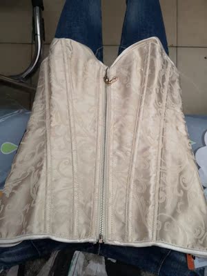 摸着手感蛮好的,后天拍婚纱照穿的。快递即使送到 摸着手感蛮好的,后天拍婚纱照穿的。快递即使送到