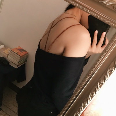 后背设计感十足 不勒  挺质感的