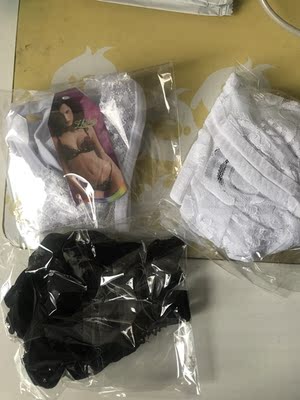 独立包装，还有小盒子，很不错，也穿了，很漂亮，质量也很好