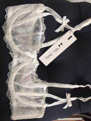 白色很好看，但是没有粉色那么少女、那么个性，但是基础色一定要有，搭配必需品，薄蕾丝确实凉快又透气，仙仙的~