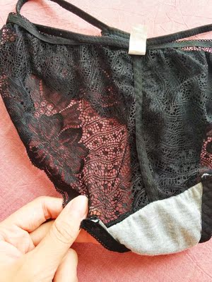 大小正好。质量一般般，很一般般。蕾丝料子一般般，缝的也很一般般。和别家同价位的质量没法比。