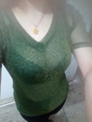 刚收到宝贝就试穿了，是我想要的感觉，有点小性感喔！就是不知道质量穿了以后会怎样，穿段时间再追评吧！