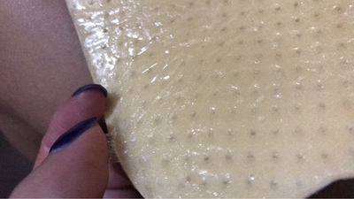 垃圾，不透气，还会掉，胶粘的恶，心，丢了....