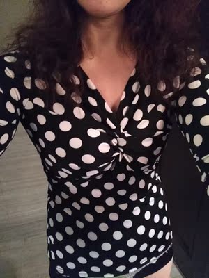 衣服面料很舒服,弹性挺大,很喜欢,物美价廉,喜欢的拍吧姐妹们 衣服面料很舒服,弹性挺大,很喜欢,物美价廉,喜欢的拍吧姐妹们