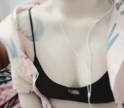 大胸真的慎入，特别是胸型不好的妹子 但是好喜欢啊～穿的也很舒服&hellip;