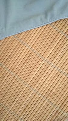 这款宝贝实在太好了，首先做工太精致，而且特别有型，罩杯的里料很光滑，底边看不到松紧带，小胸的最佳选择！还送了隐形带和加长挂钩！必须好评！一定回购滴！