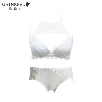 就是喜欢白色的内衣  看着很仙  夏天穿衣服也好搭配  这套超美的   活动价入手也很划算  就是不知道穿着效果怎么样  希望好穿吧  在这家买了好几件了