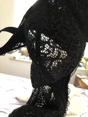 怪我没有仔细看，妈妈收到快递就洗了，这种款式怎么穿，薄点衣服就漏点，没有办法穿出门，一直买古今，这次设计我实在没有办法接受，大差评😡