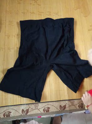 非常舒服的一件衣服！料子很软 很结实！！穿了一天也不勒肚子