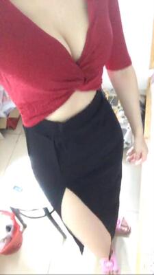 很不错的一次购物，衣服收到了布料也很舒服上身效果不错