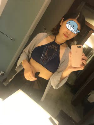 普吉岛玩耍中……泳衣挺好、保守中透着点性感,又带点中国风,自己搭配防晒巾防晒衣都可以直接出门也不突兀。穿了一天,下次也不会再穿,会图新鲜再买。所以走咸鱼卖吧……M码,我164,103斤,平时穿75C。 普吉岛玩耍中……泳衣挺好、保守中透着点性感,又带点中国风,自己搭配防晒巾防晒衣都可以直接出门也不突兀。穿了一天,下次也不会再穿,会图新鲜再买。所以走咸鱼卖吧……M码,我164,103斤,平时穿75C。