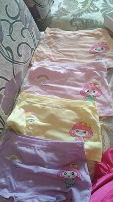 给宝贝买的，摸起来还不错，图案很漂亮