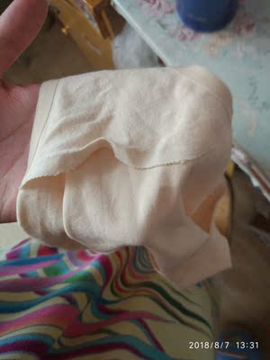 说实话我相信红豆的质量,但是这款真的不好,我才刚开始穿,我的一条裤腰抽丝了,一条烂了,虽然找客服赔了一点钱但是,真的不推荐这一款,我朋友买的其他的都没事。所以不要买这一款不要买不要买不要买!!!!! 说实话我相信红豆的质量,但是这款真的不好,我才刚开始穿,我的一条裤腰抽丝了,一条烂了,虽然找客服赔了一点钱但是,真的不推荐这一款,我朋友买的其他的都没事。所以不要买这一款不要买不要买不要买!!!!!