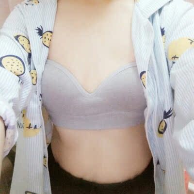 宝贝好早就收到了，之前没有试穿只对包装产品首次的感觉觉得还可以，现在穿了回馈下我的真实感受。事实证明这款产品的确很不错，面料特舒服，尺码也准，本来以为这样没肩带的内衣穿上会下垂，但是效果真的很好，特别有形。罩杯薄厚适中，更聚拢更透气，物流很快，一起买了几家，这家最快了！！！最先到货的，快递小哥服务态度好，拆开包裹产品没有异味，很不错的，内衣材质很好，质感很好，现在看来是很满意的，这个价格也很划算，不贵，卖家也很贴心没有在外面写我买的是什么产品，哈哈。不然收货的时候好尴尬呀。喜欢的可以下手哦，值得推荐呢