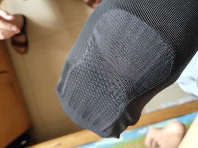 裤子不错哦,面料滑滑的,不会沾灰尘毛毛。 里面带一点点绒,穿着不会显得很胖。 裤子不错哦,面料滑滑的,不会沾灰尘毛毛。 里面带一点点绒,穿着不会显得很胖。