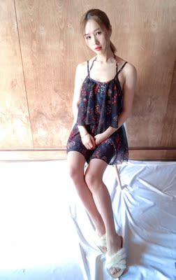 发货很快一下就收到了 和图片没有差别 超级喜欢这个三件套 不穿外套性感 穿了外套又不会太暴露 满意！