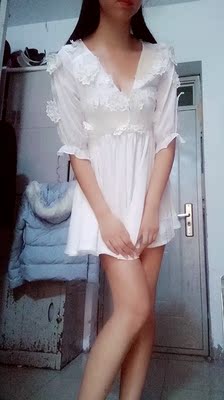 雪纺的料子 穿着很舒服  透气，夏天肯定凉快。仙女风~  白色的绣花美炸了  店家推荐的码数穿着刚刚好，满意。