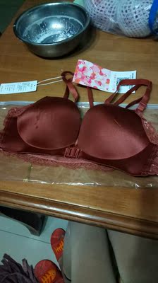 一下入手两件试穿了一件很舒服质量杠杠的码正好太满意了价格也实惠颜色好看，发货很快卖家态度有问必答速度很快