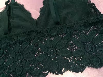 之前就买过这样的内衣,真的超级舒服,又貌美。这次又买了,讲真的超级舒服的。舒适又解放,穿在身上一点束缚感都没有。基本上每天都在穿呢,安利一万遍! 之前就买过这样的内衣,真的超级舒服,又貌美。这次又买了,讲真的超级舒服的。舒适又解放,穿在身上一点束缚感都没有。基本上每天都在穿呢,安利一万遍!