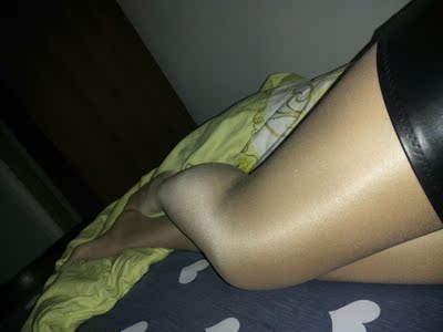 第一次穿就一个洞，也不知道是原来就有还是刮到的要是原来就有的话发货没有验货吗？要是刮的话，这质量&hellip;&hellip;