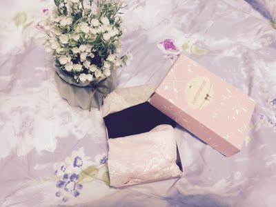 感觉非常满意，价廉物美，包装精美，蕾丝花边设计，透气舒适，适合夏天穿着。