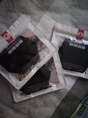 内裤质量很好，也很有弹性，穿上很舒服适，健身速干衣的料子，还不错！