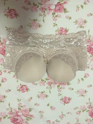 为了参加婚礼穿礼服特意买的。试穿了一下,拢胸效果还可以,而且是在无肩带的情况下,不会掉。质量也还可以,做工也很精细,送了背扣和两副肩带!还会继续关注! 为了参加婚礼穿礼服特意买的。试穿了一下,拢胸效果还可以,而且是在无肩带的情况下,不会掉。质量也还可以,做工也很精细,送了背扣和两副肩带!还会继续关注!