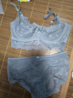 好漂亮，穿着也舒服。特别性感。