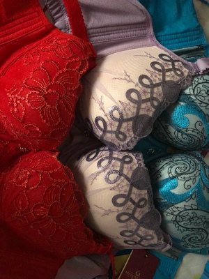 谢谢客服的耐心解答，推荐的号码也很合适，这几年都是穿纳夫夫人的内衣，穿上聚拢效果特别好，这次是活动价，很划算！