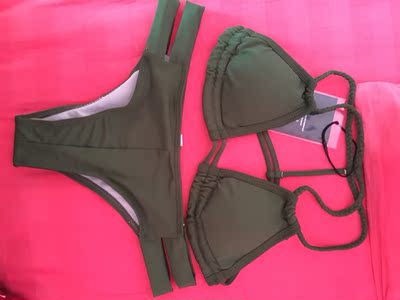 很好看  很喜欢这个颜色 去海边一定很好看 质量也不错还送了胸贴