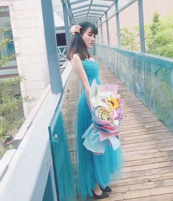 剪短了几厘米，出去玩都可以随意穿了。腰部有弹力穿着很舒适有短裤也不会走光。喜欢喜欢