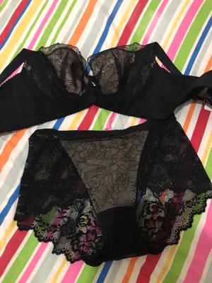 内衣套装收到了 ，很喜欢，上身效果也不错，洗了以后试穿很不错，下次还会再来购买