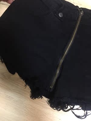 短裤收到了,质量很不错。虽然短但是版型不错,我再减减肥,估计穿出来更好看。 短裤收到了,质量很不错。虽然短但是版型不错,我再减减肥,估计穿出来更好看。