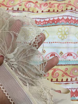 额穿了不到一个月，旁边稀线了都！码字也偏小！