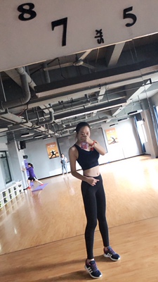 质量可以完全放心,很舒服,我一般评论,良心卖家,衣服质量也很好,尺码合适,小伙伴都问我在哪里买的 质量可以完全放心,很舒服,我一般评论,良心卖家,衣服质量也很好,尺码合适,小伙伴都问我在哪里买的