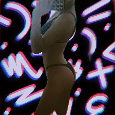 原来给老板说过想要这种样式的 老板就出啦哈哈哈哈哈 泳衣颜色很好看 大小也正合适 大概是掉进了欧美款的坑 这件真的超级好看！！！霸霸式比心❤️