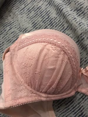 啊！老夫的少女心呀！颜色倒是和我心意，粉粉嫩嫩的，戴上去也挺舒服的，只是给我有点松。希望洗过后不容易变形哈。好评吧！