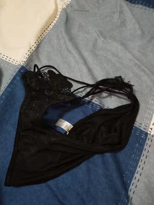 我给卖家发信息说短裤洗一次就出问题了，别人蓝看信息了就不理，服务差，买回来洗一次直接变形了，一根一根线都起毛了成了一大坨