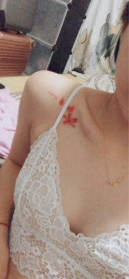 料子很舒适&hellip;好看！对小胸很友好&hellip;