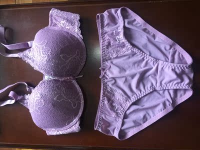 黛安芬的老粉了，她家衣衣尺码标准质量保证，只要选中了款式尽可放心购买。这款我在灯光下拍的，所以拍出来的颜色有色差，实物色淡雅大方，和店家展示的一样，聚拢效果好，穿着舒适