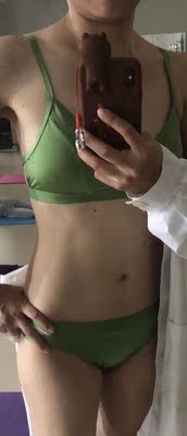 满意，布质量好，轻软穿着舒服，色也不错，穿着蛮亮眼！