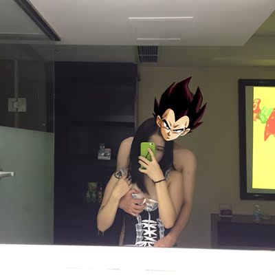 虽然手上的蕾丝小装饰有点大了 但是还是超美呀！！！！